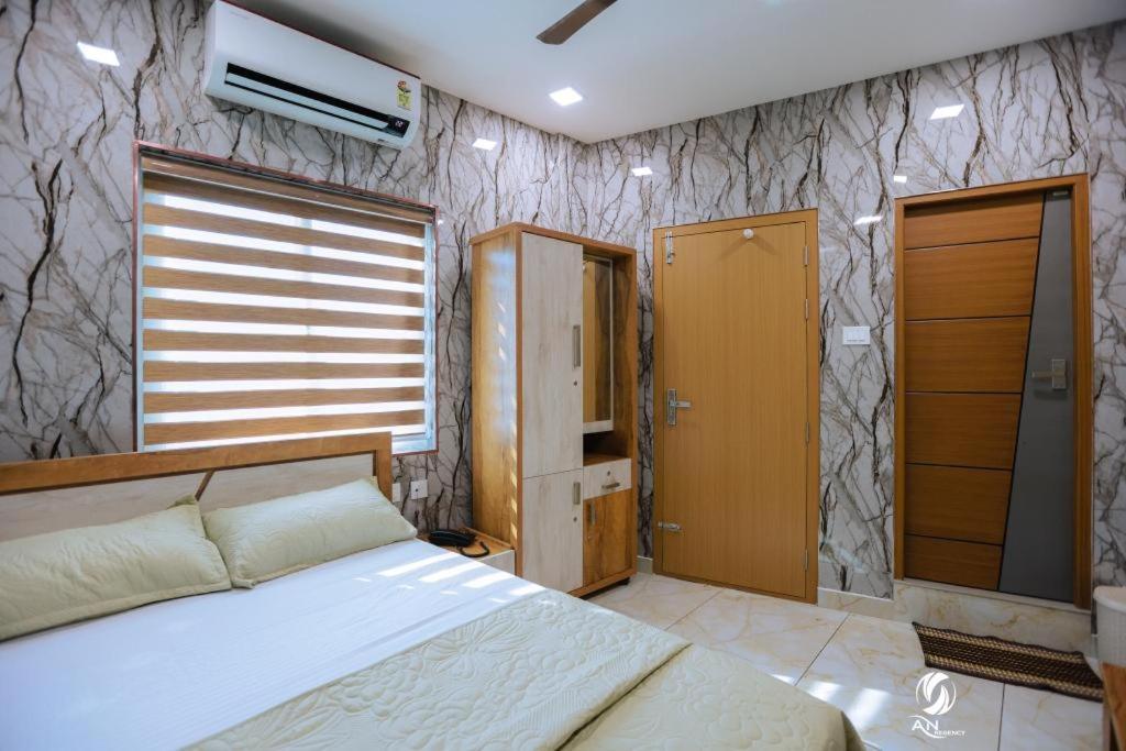 An Regency Hotel Edappal Luaran gambar
